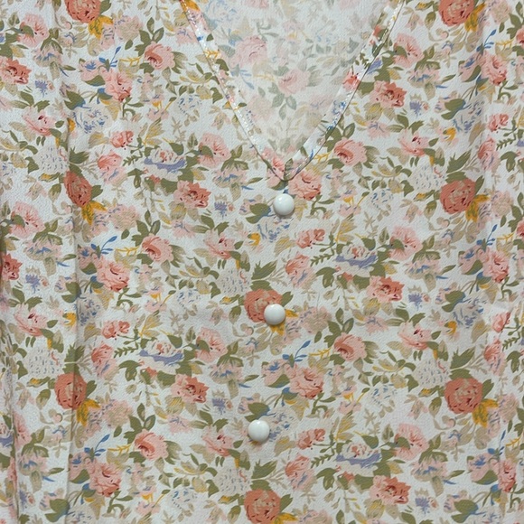 🎈$5 Bell Sleeve Top 🎈 - Picture 4 of 8